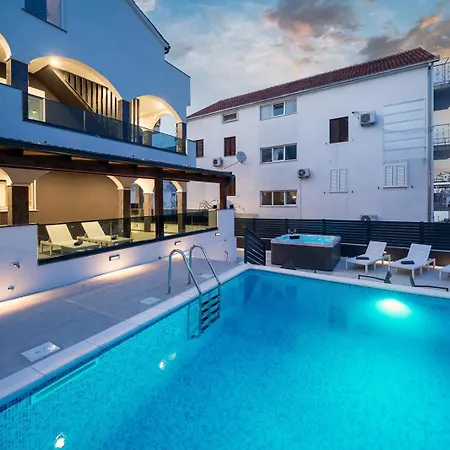 Diamond Apartment